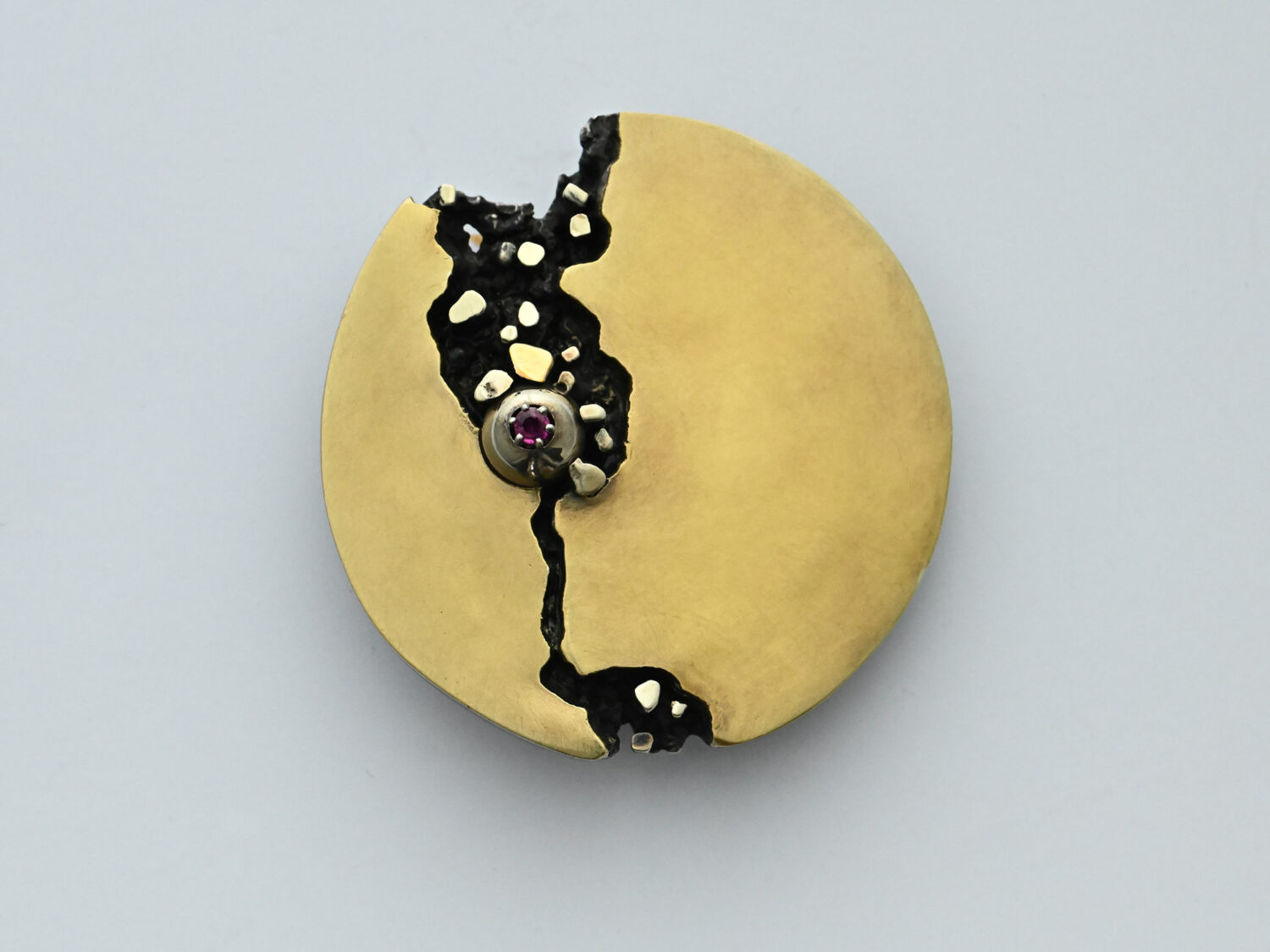 BROOCH, FINE GOLD, GOLD, OXIDIZED SILVER, RUBIE, 1967